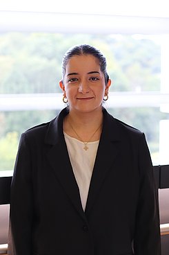 Frau  Doha Meslem